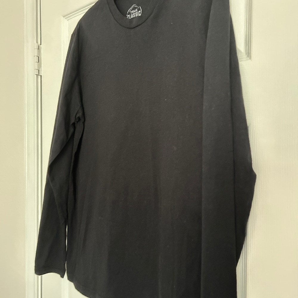 Gildan Black Long Sleeve Tee Casual Comfort